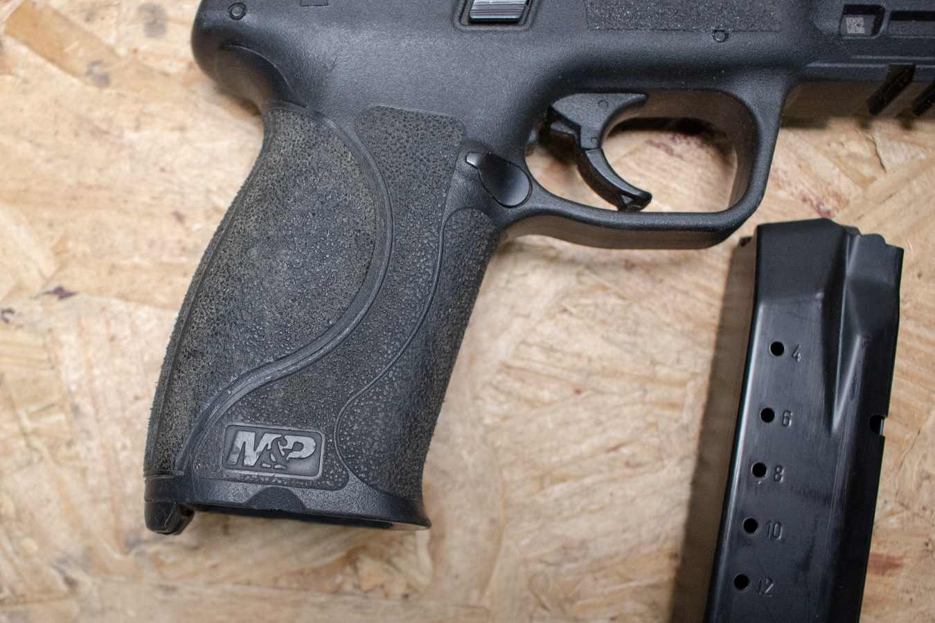 SMITH AND WESSON M&P40 M2.0 40 S&W Police Trade-In Pistols with Night Sights (Fair Condition)